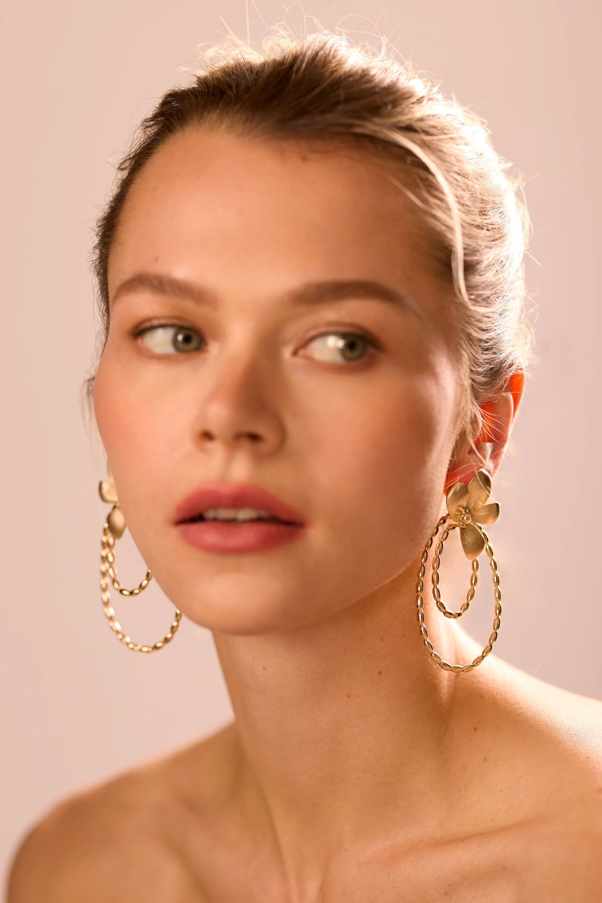 Anya Flower Hoop Earrings - Image 2