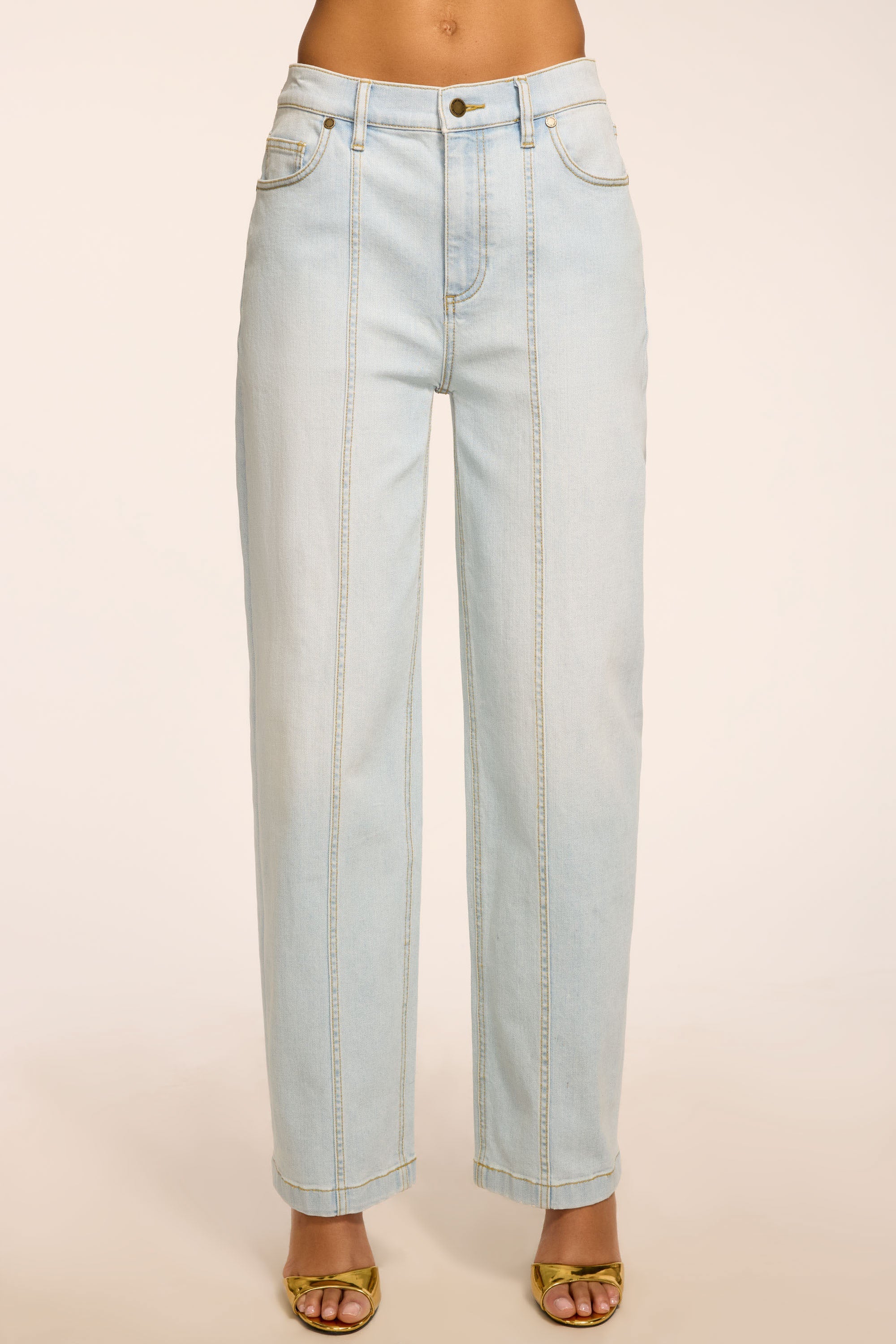 Nadia Straight Leg Jean | BLEACH WASH